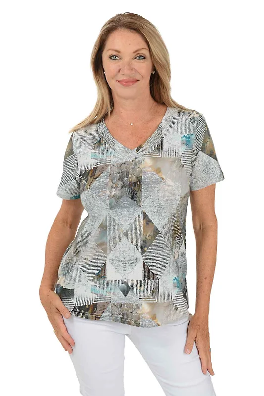Neelie Shirred V-Neck Tee Geometric