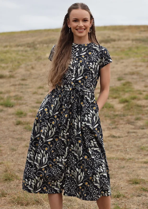 Vivien Dress Wattle Laid - back Women's Vibe