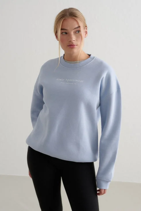 Serif Sweatshirt | Cloudy Blue Preppy Women's College